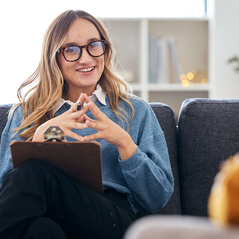 speech-therapist-talking-client